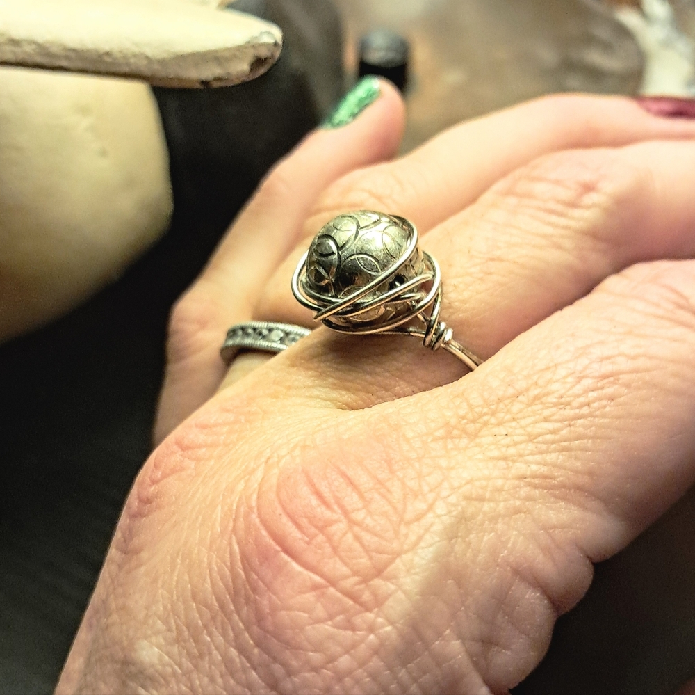 🌇HOLD for CG.🌇Vintage Wire Wrapped Bead Ring, Size 8 - Picture 5 of 7